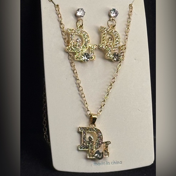 Fashion Jewelry Gold Tone Crystal Necklace & Earring Set - Picture 3 of 4